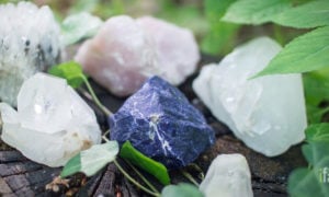 25 types of healing crystals
