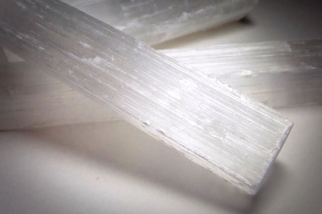 selenite healing crystals